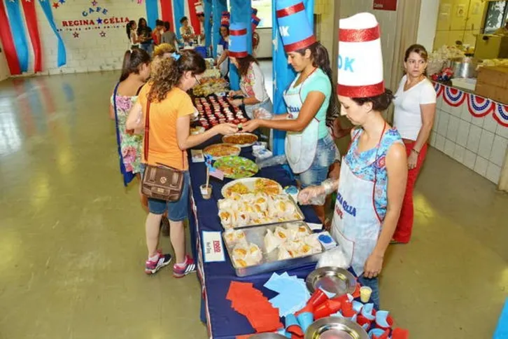 Imagem ilustrativa da imagem Escola paga boa maneiras em ‘dólares’ 