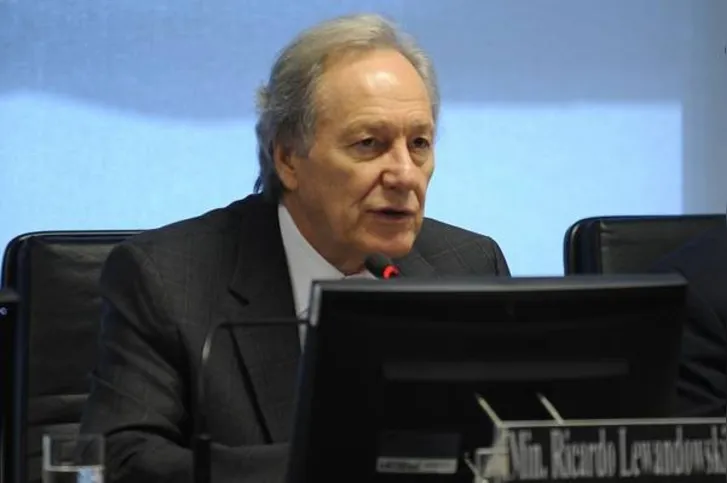 Imagem ilustrativa da imagem Cunha vai hoje ao Supremo 