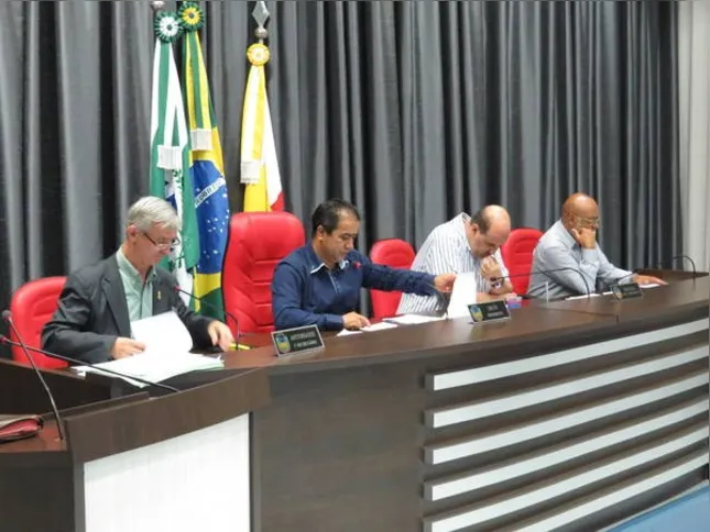 Imagem ilustrativa da imagem Projeto antecipa data base dos servidores de Apucarana