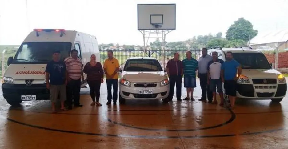 Imagem ilustrativa da imagem Godoy Moreira entrega três veículos para saúde