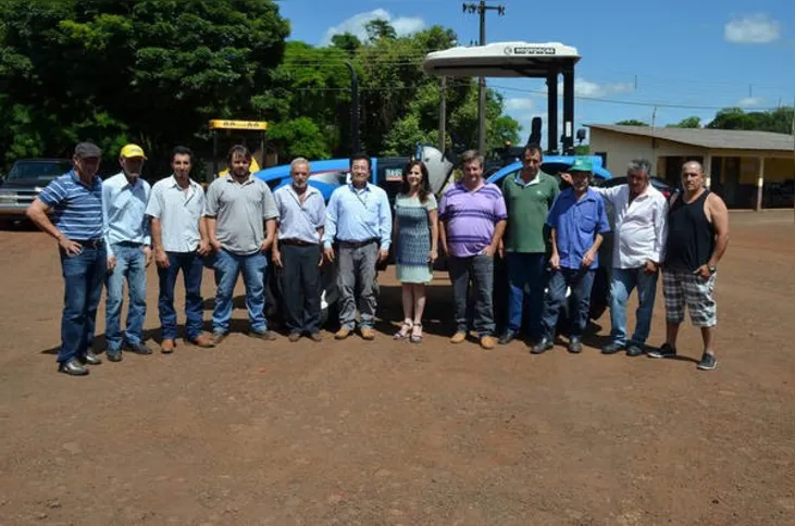 Imagem ilustrativa da imagem Godoy Moreira entrega três veículos para saúde