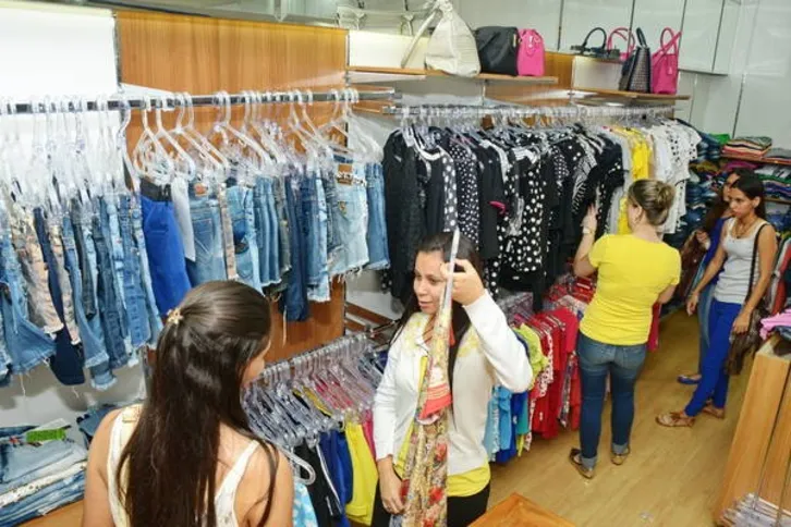 Imagem ilustrativa da imagem Comércio vende menos, mas compras à vista crescem