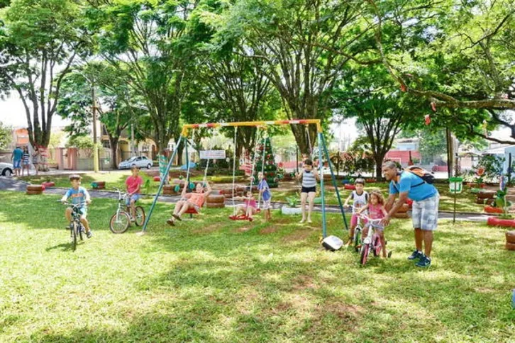 Imagem ilustrativa da imagem Moradores se unem e ‘adotam’ praça  em Arapongas