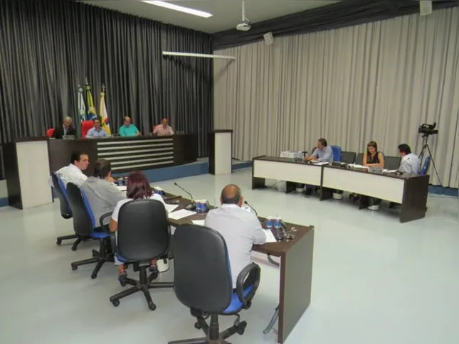 Imagem ilustrativa da imagem TCE-PR cobra 56 Legislativos