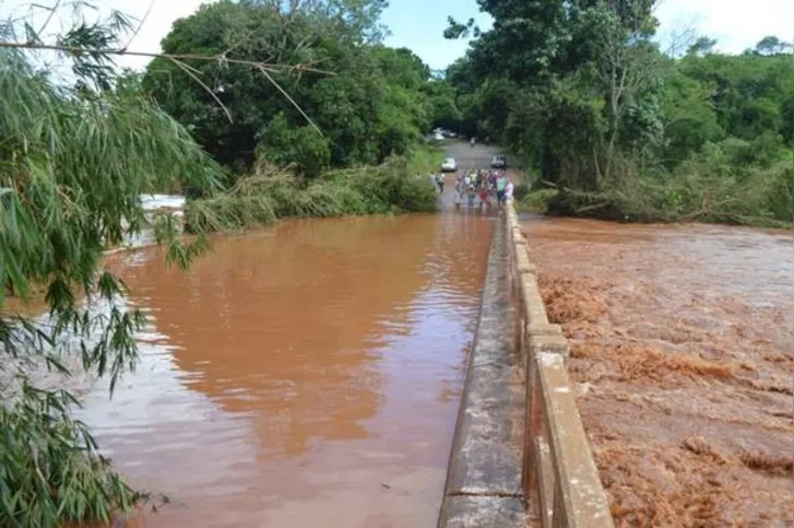 Imagem ilustrativa da imagem Falta d’água atinge mais de 200 mil pessoas na região