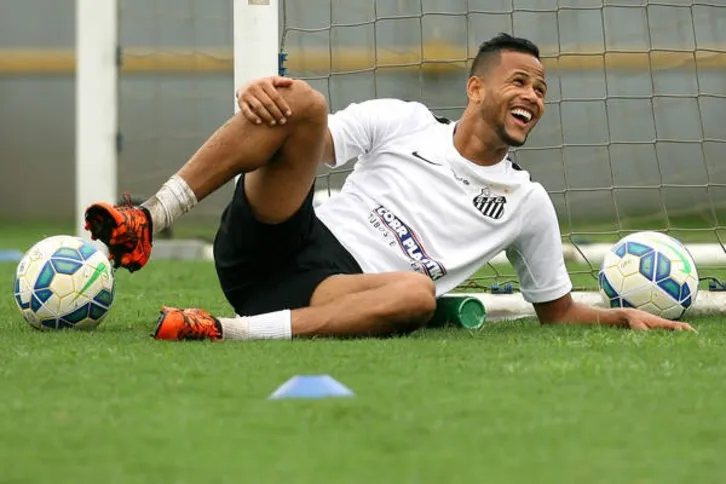 Imagem ilustrativa da imagem Geuvânio deixa o Santos e assina com o Tianjin Quanjian da China