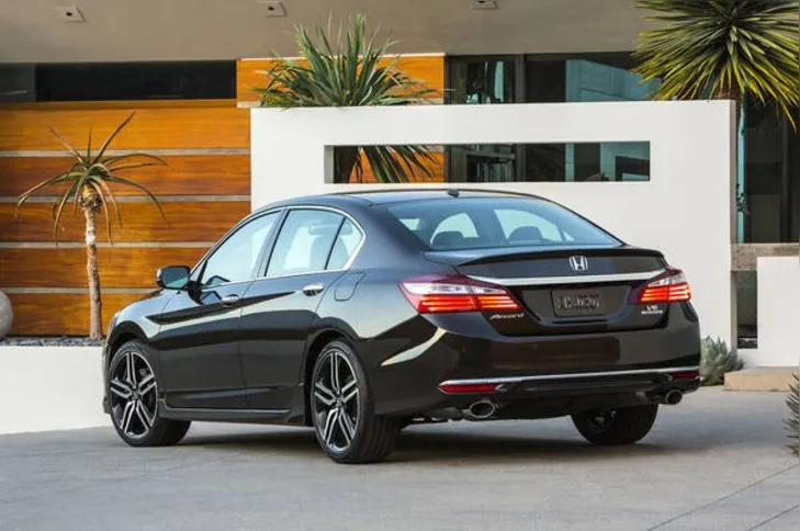 Imagem ilustrativa da imagem Honda lança o renovado sedã Accord 