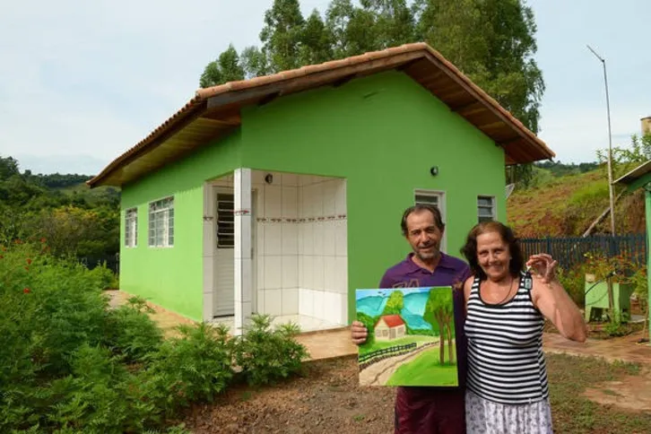 Imagem ilustrativa da imagem Godoy Moreira entrega casas a 29 agricultores 