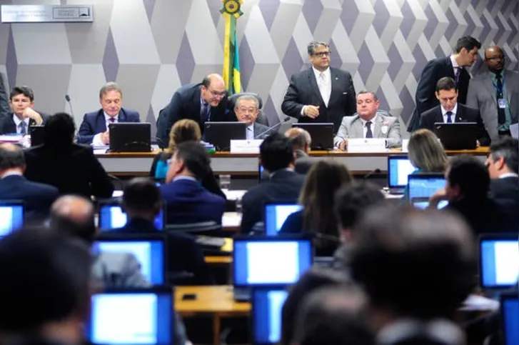 Imagem ilustrativa da imagem Reforma política volta à discussão