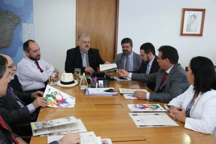 Imagem ilustrativa da imagem Governo revê decreto das dívidas dos municípios