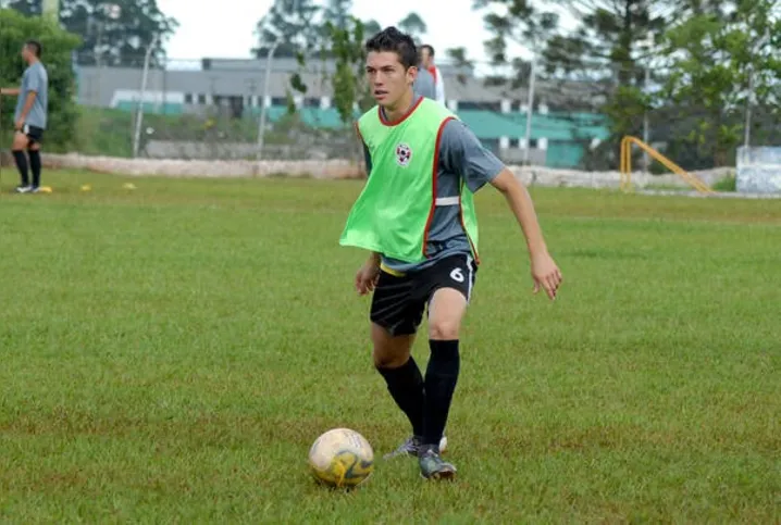 Imagem ilustrativa da imagem Ex-zagueiro do Roma Esporte reforça o Genus de Rondônia