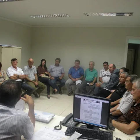 Imagem ilustrativa da imagem Movimento defende salário de professor para vereadores