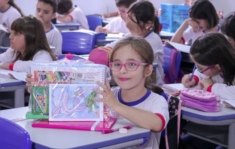 Imagem ilustrativa da imagem Alunos da rede municipal recebem material escolar