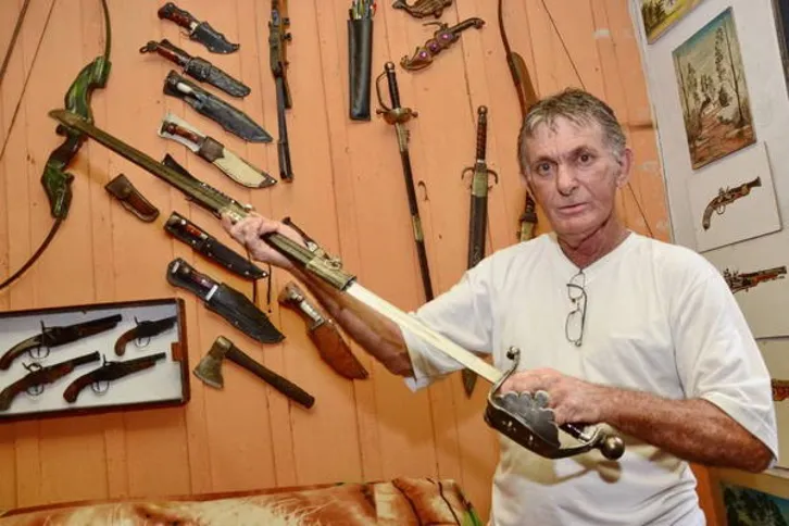 Imagem ilustrativa da imagem Mecânico araponguense coleciona e fabrica armas