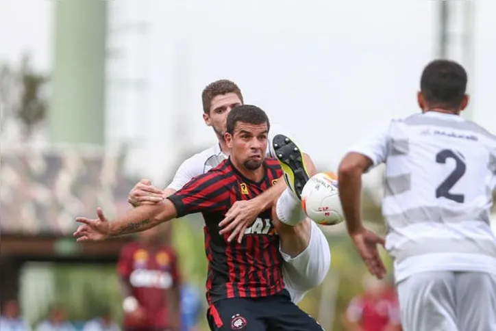 Imagem ilustrativa da imagem Paraná e Atlético disputam clássico de olho na liderança