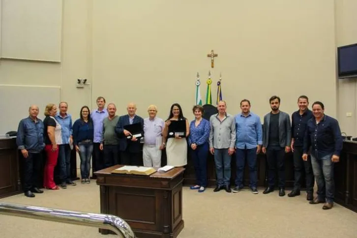 Imagem ilustrativa da imagem Arapongas faz entrega de comendas