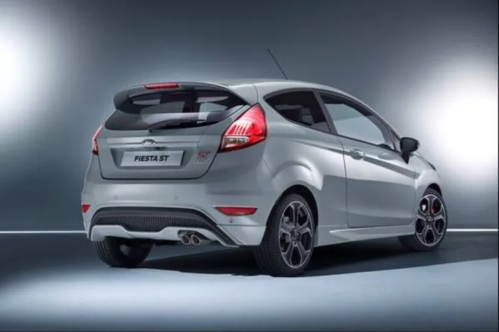 Imagem ilustrativa da imagem Ford apresenta o novo Fiesta ST200 com motor de 200 cavalos no Salão de Genebra