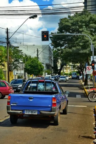 Imagem ilustrativa da imagem Prefeitura implanta semáforo e muda sentido de ruas no centro