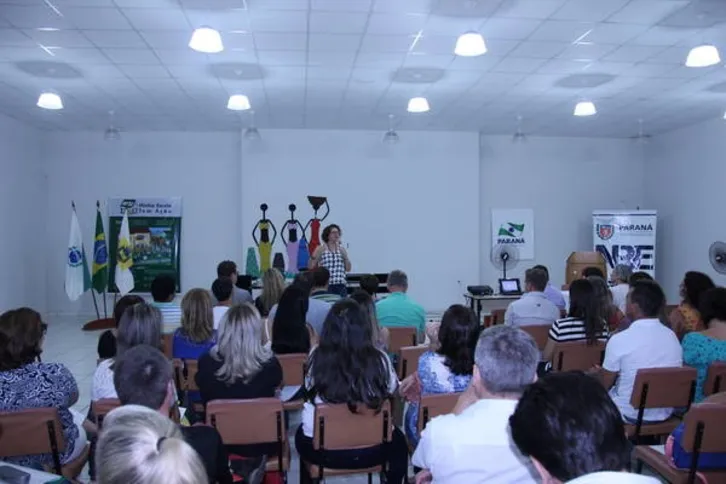 Imagem ilustrativa da imagem NRE de Apucarana promove seminário de educação