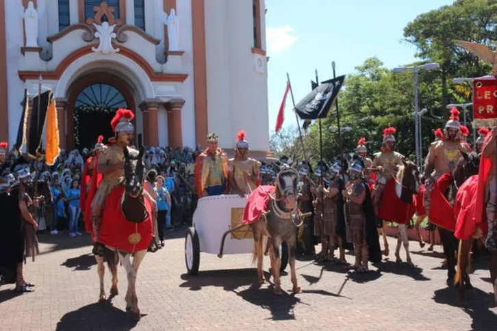 Imagem ilustrativa da imagem  Elenco de “Paixão de Cristo” percorre centro de Arapongas