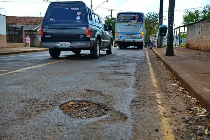 Imagem ilustrativa da imagem Apucarana garante mais R$ 6 mi para obras de recape asfáltico