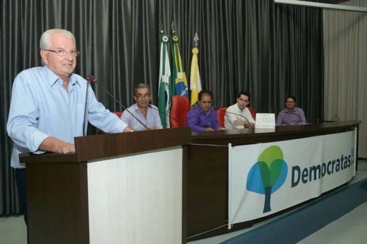 Imagem ilustrativa da imagem DEM faz noite de filiações e prega unidade em Apucarana