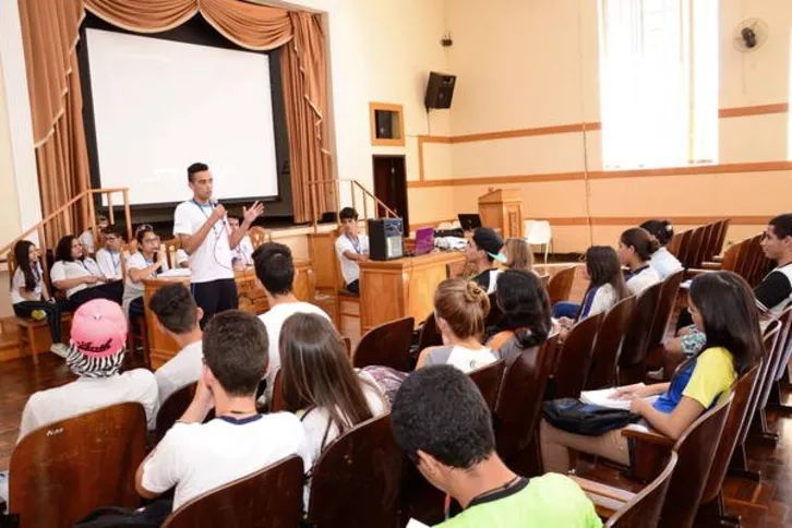 Imagem ilustrativa da imagem Estudantes debatem política 
