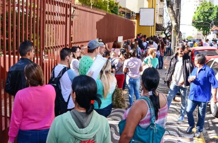 Imagem ilustrativa da imagem Feirão de empregos atrai multidão 