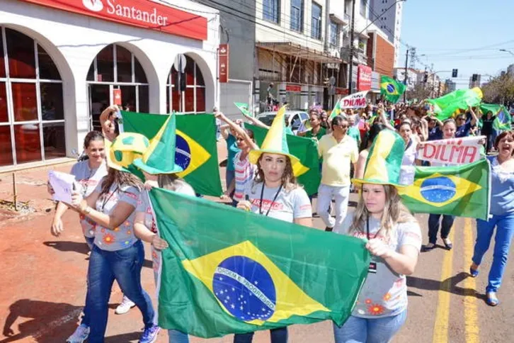 Imagem ilustrativa da imagem Araponguenses saem às ruas contra a corrupção