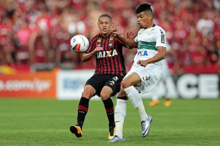 Imagem ilustrativa da imagem Atlético inicia decisão frente ao Londrina