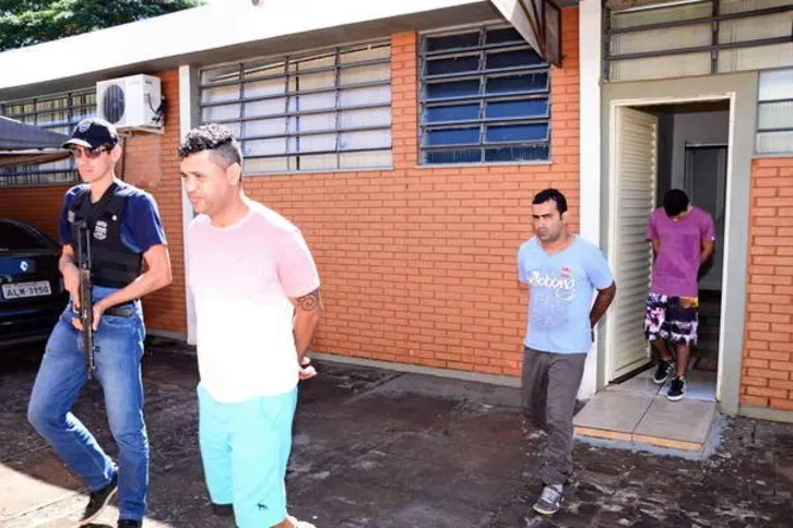 Imagem ilustrativa da imagem Cinco são presos por tráfico 