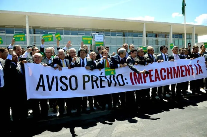 Imagem ilustrativa da imagem Deputados fazem entrega de "aviso prévio" a Dilma
