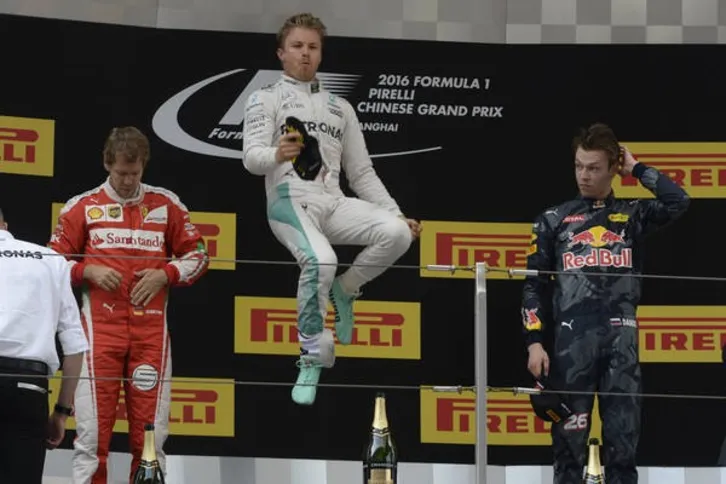 Imagem ilustrativa da imagem Nico Rosberg passeia e leva o Grande Prêmio da China