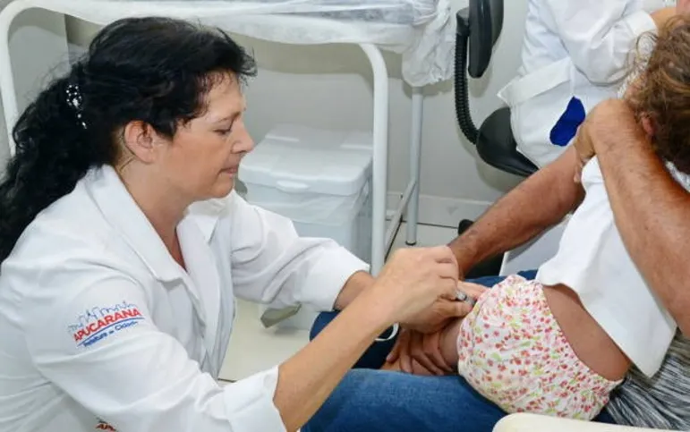 Imagem ilustrativa da imagem Procura por vacina é grande no 1º dia