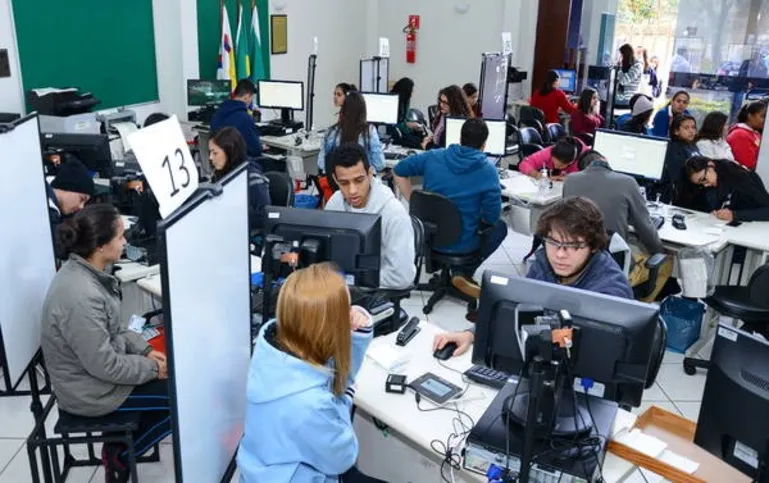 Imagem ilustrativa da imagem Em resposta à crise política, jovens se mobilizam pelo primeiro voto 