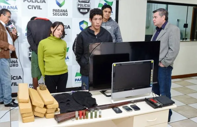 Imagem ilustrativa da imagem Polícia Civil apresenta trio suspeito de assalto
