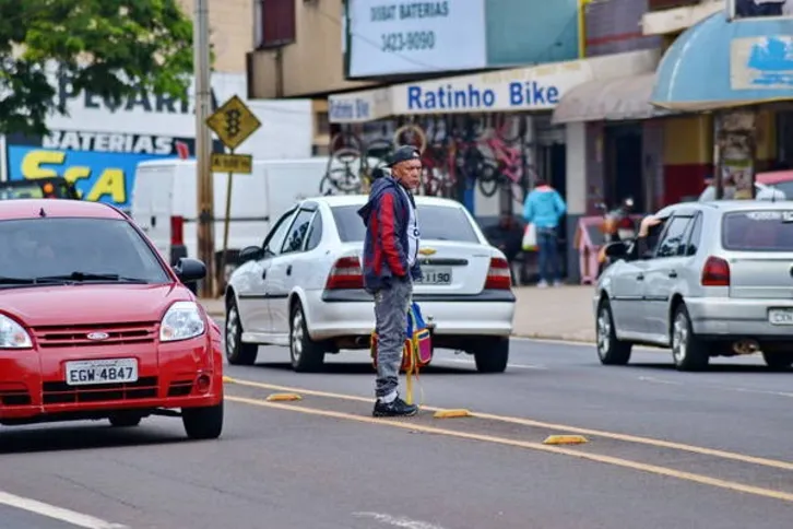 Imagem ilustrativa da imagem  Uma avenida sem espaço para pedestres 