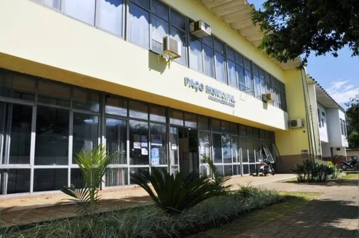 Imagem ilustrativa da imagem São João do Ivaí revitaliza fachada do Paço Municipal