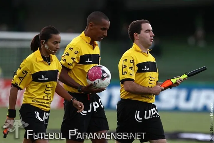 Imagem ilustrativa da imagem Nilo Neves de Souza Júnior apita PSTC e Londrina