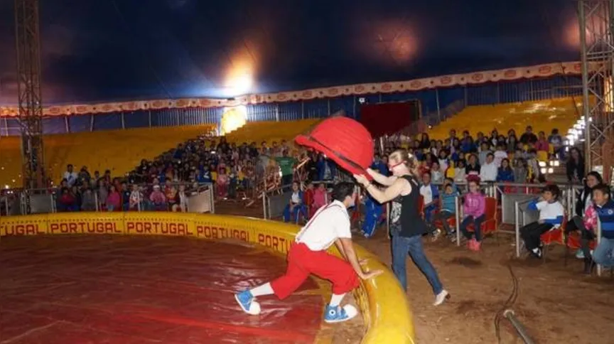 Imagem ilustrativa da imagem Projeto de leitura leva aluno aos bastidores do circo