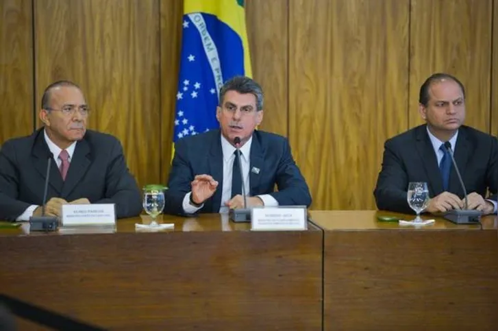 Imagem ilustrativa da imagem Novo governo vai cortar 4 mil cargos