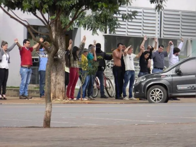 Imagem ilustrativa da imagem Reféns do medo no Vale