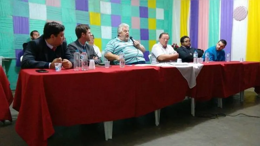 Imagem ilustrativa da imagem Prefeito denuncia gastos na Câmara