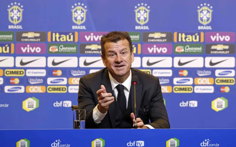 Imagem ilustrativa da imagem Dunga começa os treinos da Copa América nos EUA com cargo ameaçado