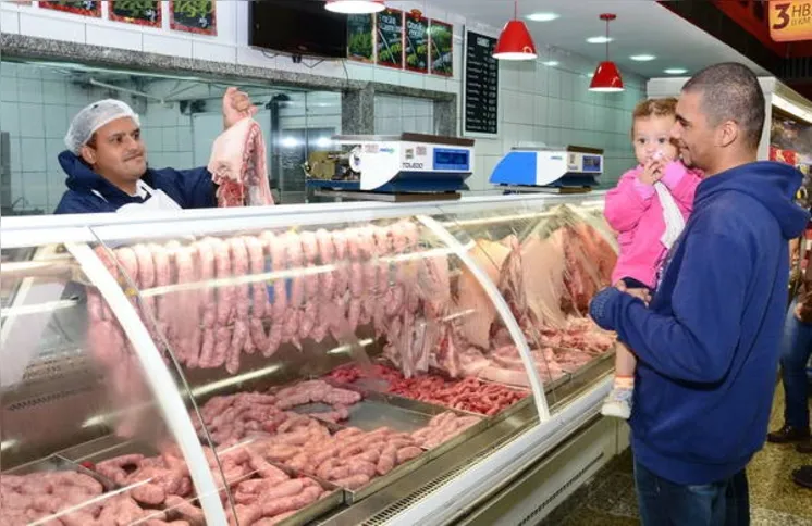 Imagem ilustrativa da imagem Alta no  milho ‘empurra’ preços de suínos e aves nos mercados da região