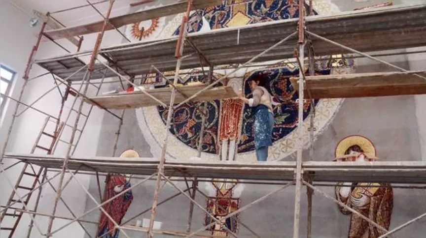 Imagem ilustrativa da imagem Painel de mosaico comemora 60 anos  da paróquia Bom Jesus de Ivaiporã