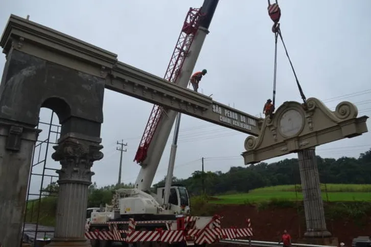 Imagem ilustrativa da imagem São Pedro do Ivaí instala portal turístico na BR-369