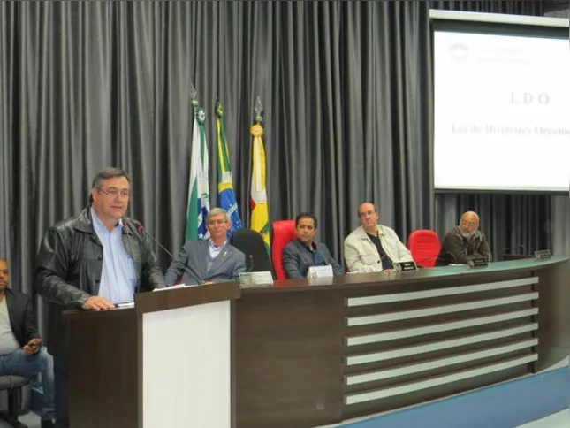 Imagem ilustrativa da imagem Prefeito e diretoria vão à Câmara pedir apoio para o Providência