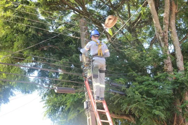 Imagem ilustrativa da imagem Prefeitura assume hoje manutenção da iluminação pública em Apucarana