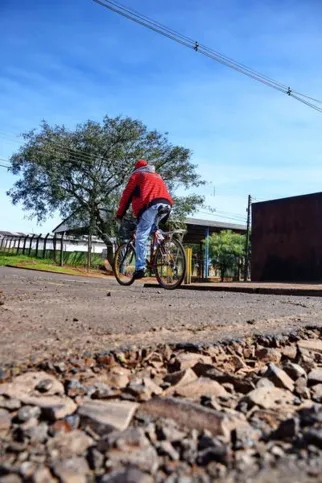 Imagem ilustrativa da imagem Prefeitura de Apucarana garante verba para recape no Jardim Ponta Grossa